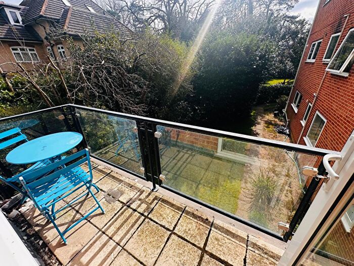 3 Bedroom Flat To Rent In Richmond Park Road, Bournemouth, BH8