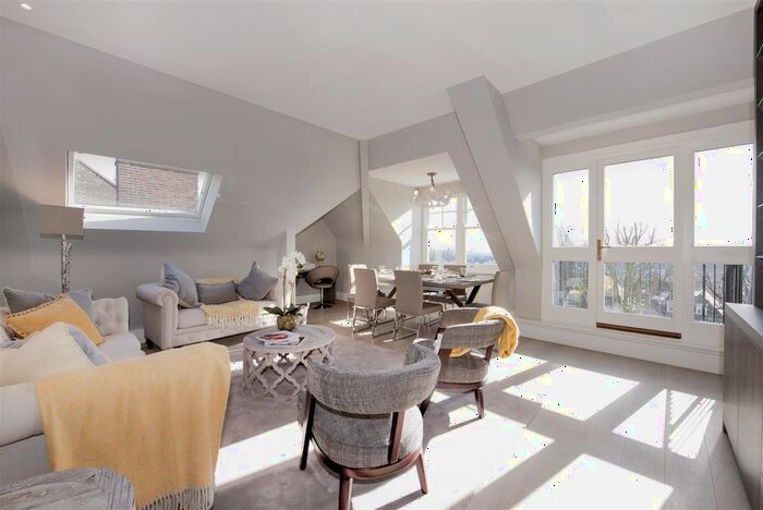 3 Bedroom Flat To Rent In Lyndhurst Road, London, NW3