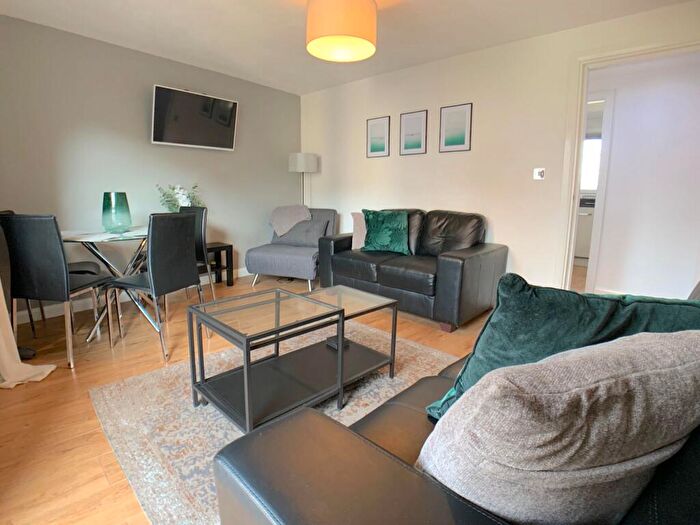 2 Bedroom Apartment To Rent In North Crescent, North Street, Leeds, LS2