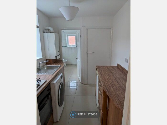 3 Bedroom Flat To Rent In Broughton Road, South Shields NE33