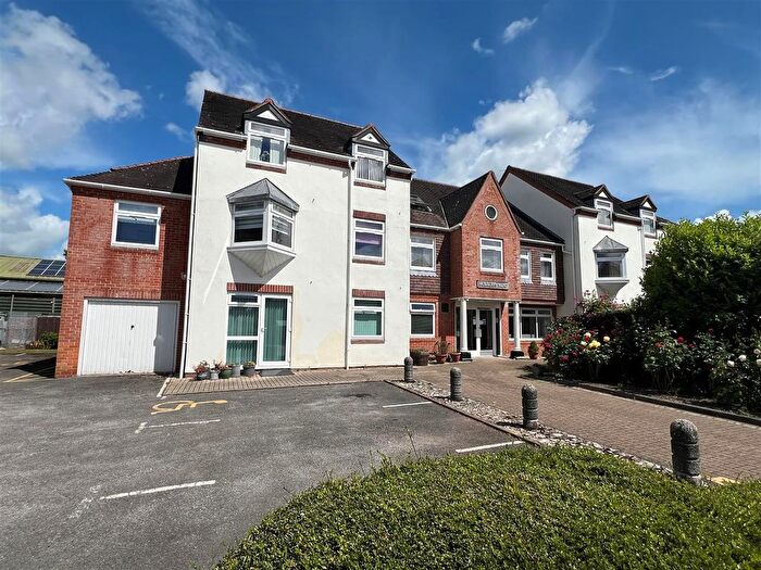 2 Bedroom Flat For Sale In Mulberry Mead, Whitchurch, RG28