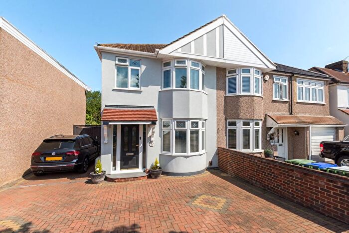 3 Bedroom Semi-detached House For Sale In York Avenue, Sidcup, DA15