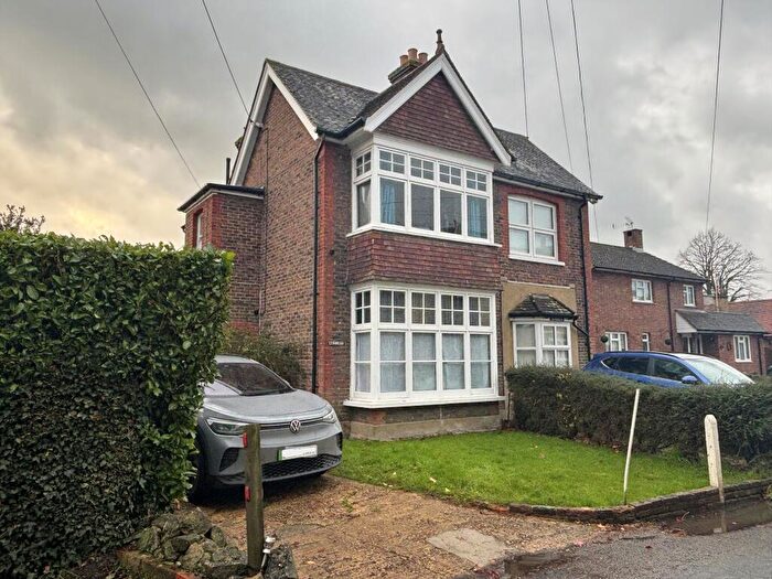 2 Bedroom House To Rent In Vicarage Road, Yalding, ME18