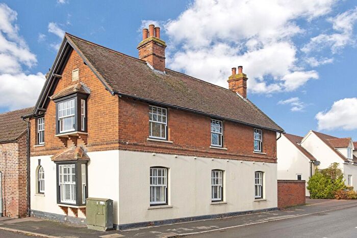 4 Bedroom Link Detached House For Sale In Swan Court, Offord Cluny, Cambs, PE19