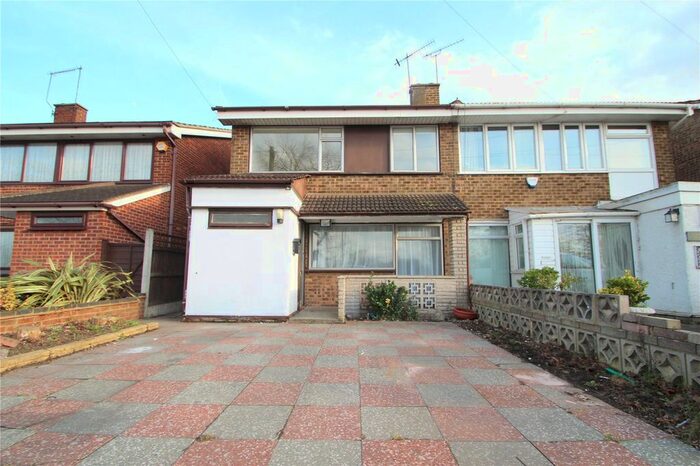 4 Bedroom Semi-Detached House To Rent In Upper Rainham Road, Hornchurch, Essex, RM12