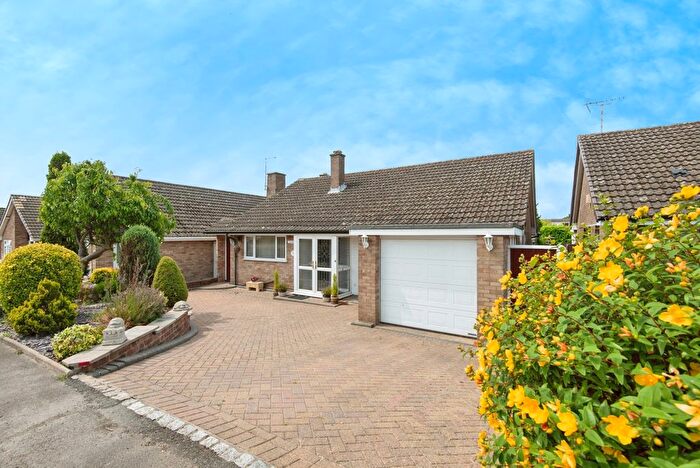 3 Bedroom Bungalow For Sale In Stotfold Road, Hitchin, SG4