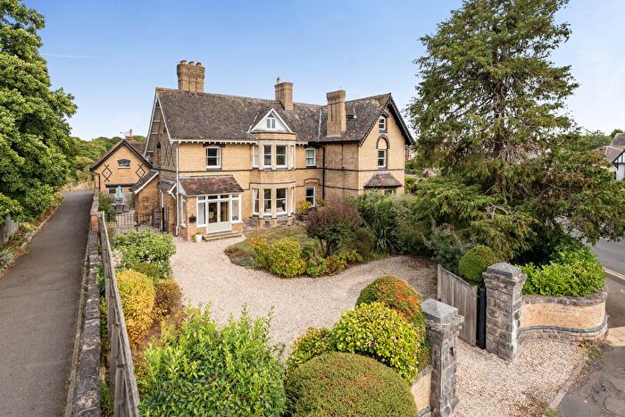 4 Bedroom Semi-Detached House For Sale In South Road, Taunton, TA1