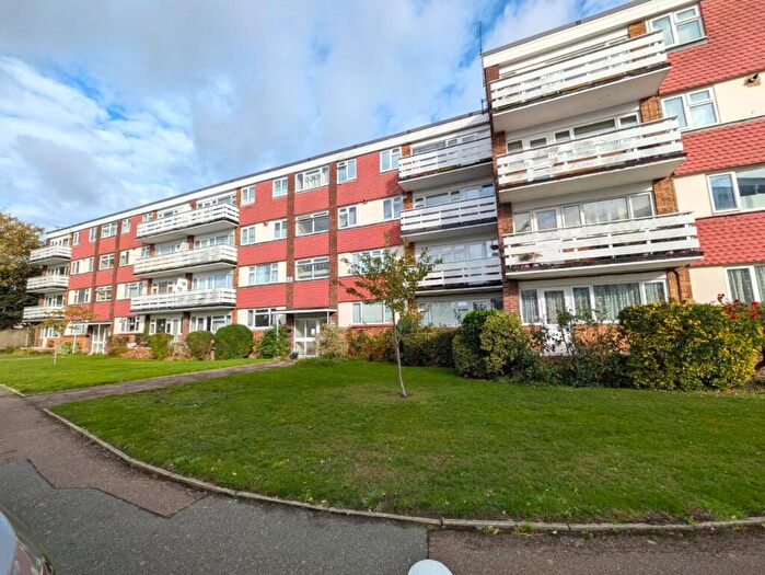 2 Bedroom Flat For Sale In Templewood Court, Hadleigh, Essex, SS7
