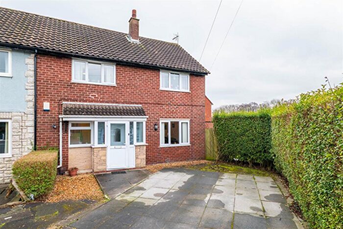 3 Bedroom End Of Terrace House For Sale In Cuerden Avenue, Leyland, PR25