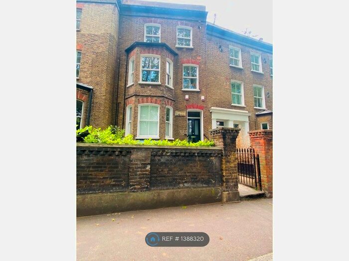 3 Bedroom Flat To Rent In Victoria Park Road, London, E9