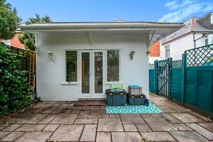 2 Bedroom Flat To Rent In Westbourne Park Road, Bournemouth, BH4