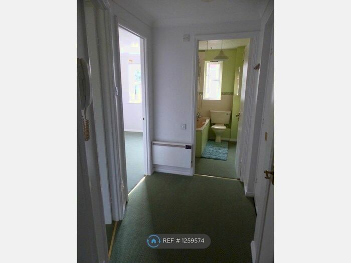 1 Bedroom Flat To Rent In Groves Lea, Mortimer RG7
