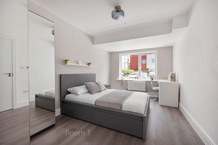 1 Bedroom Property To Rent In Flint Close, London, E15