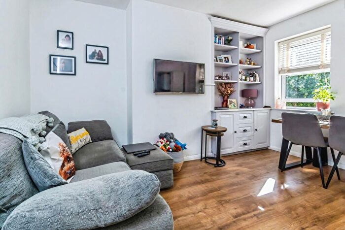 2 Bedroom Flat For Sale In The Grove, Caterham, Surrey, CR3