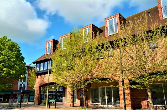 2 Bedroom Flat To Rent In Horley, Surrey, RH6