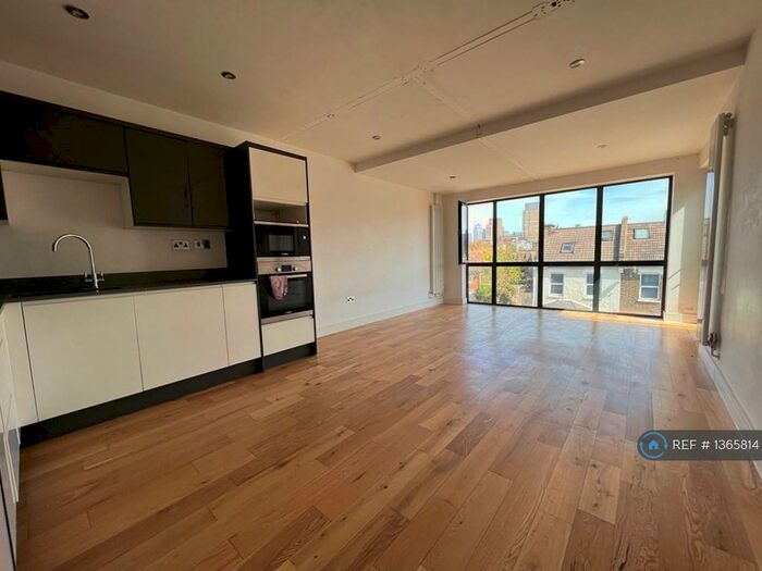 3 Bedroom Flat To Rent In Anayah Apartments, London, SE8