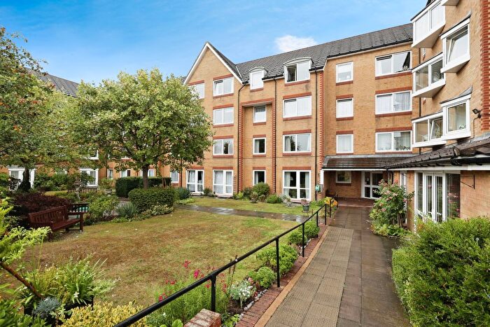 2 Bedroom Property To Rent In Cassio Road, Watford, WD18