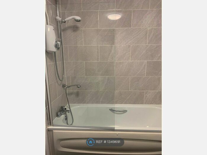 3 Bedroom Semi-Detached House To Rent In Beeches Road, Chelmsford, CM1