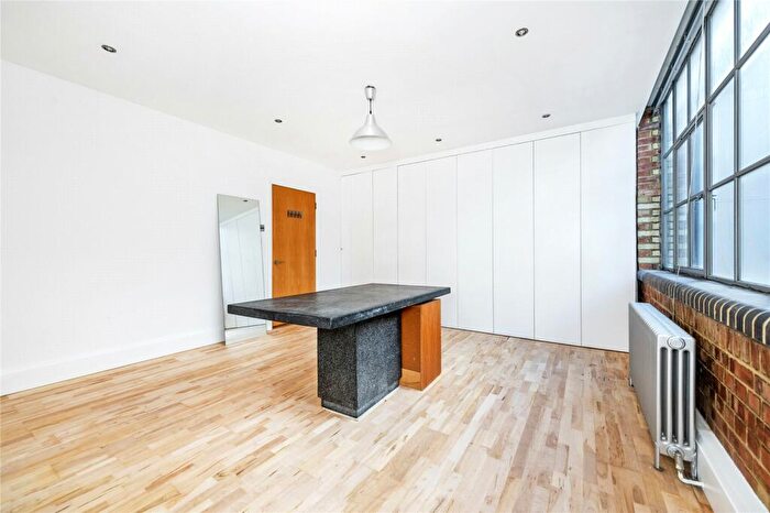 1 Bedroom Apartment For Sale In Shepherdess Place, N1