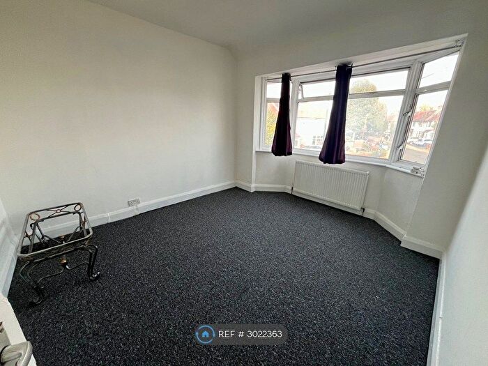 2 Bedroom Flat To Rent In Somerset Road, Southall, UB1