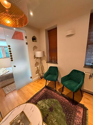 Studio For Sale In The Grove, London, N3