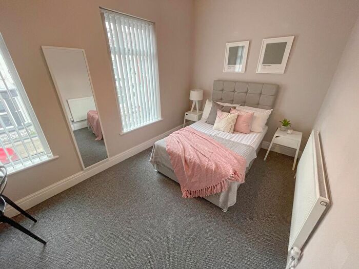 4 Bedroom Terraced House To Rent In Hannan Road, L6