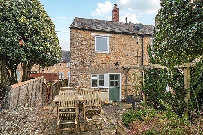 2 Bedroom Cottage For Sale In Fleet Street, Beaminster, DT8