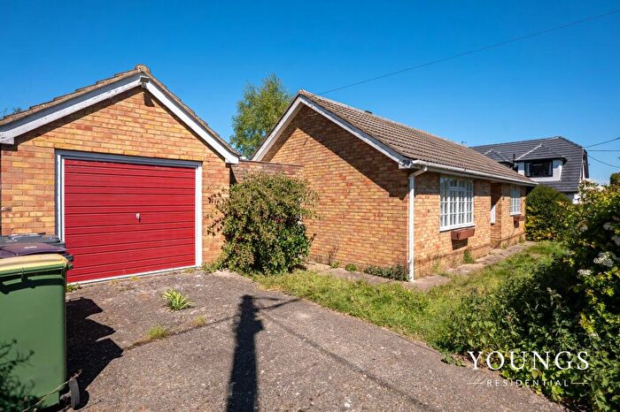 2 Bedroom Detached Bungalow For Sale In Highams Road, Hockley, SS5