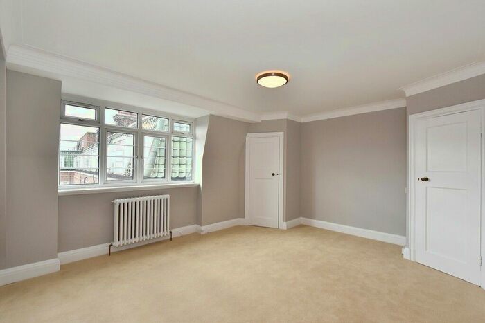 Studio To Rent In Pembroke Road, Kensington, W8