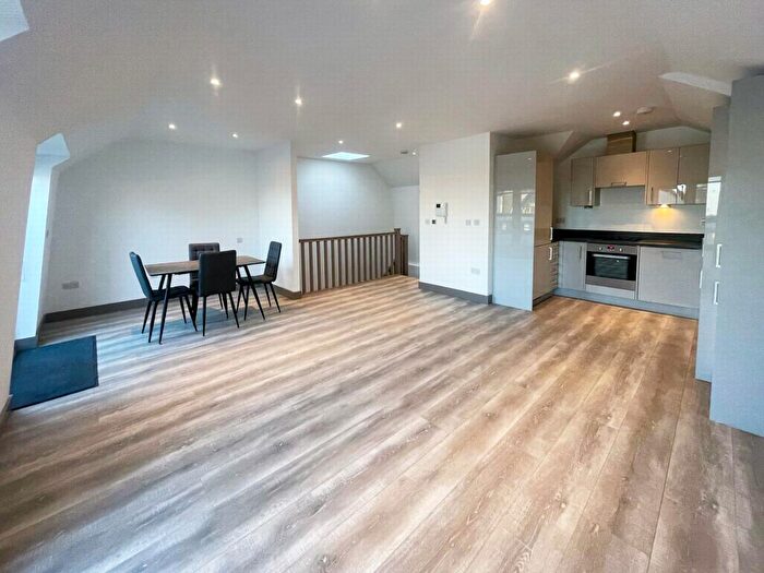 2 Bedroom Flat To Rent In Ballards Lane, North Finchley, N12