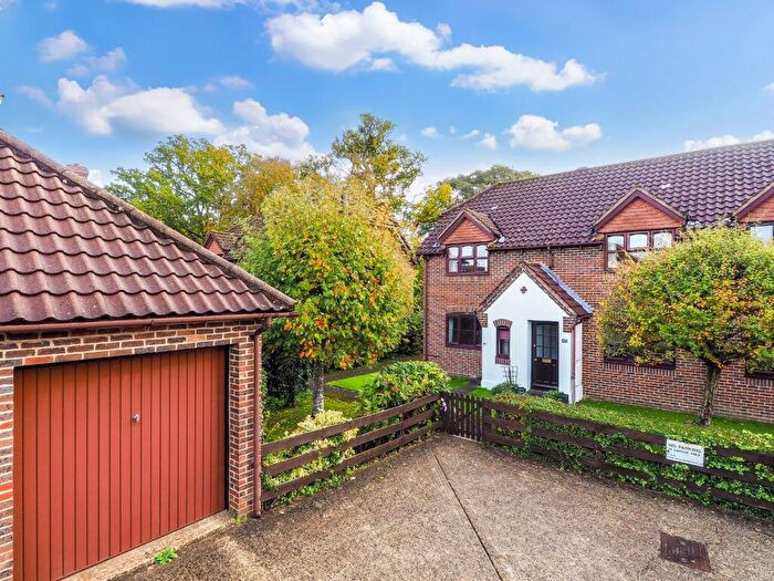 2 Bedroom Maisonette For Sale In Grenehurst Way, Petersfield, Hampshire, GU31