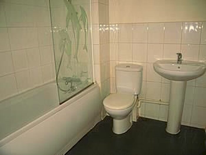 2 Bedroom Flat To Rent In Grimshaw Lane, Middleton, Manchester, M24