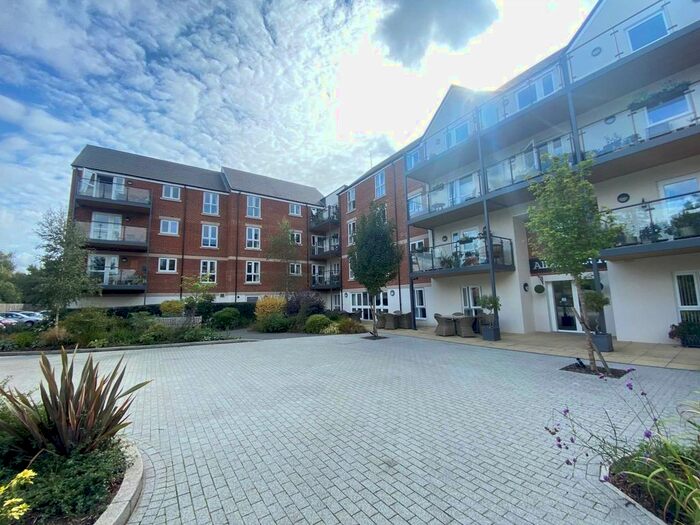 1 Bedroom Flat To Rent In Albert Court, Henley-On-Thames, RG9