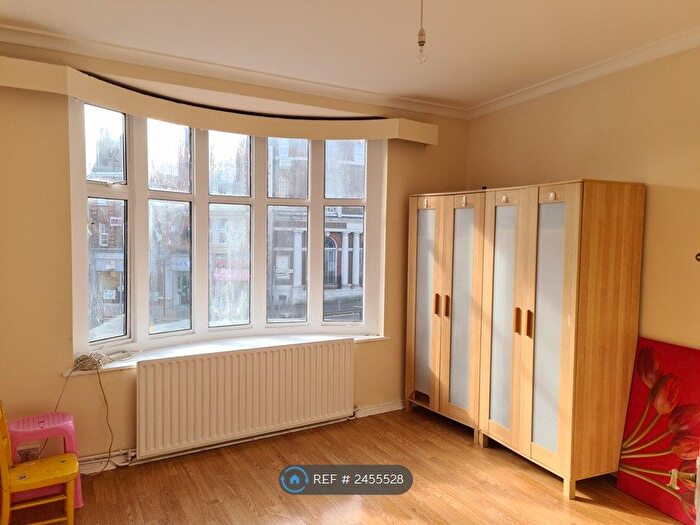 3 Bedroom Flat To Rent In Finchley Lane, London, NW4