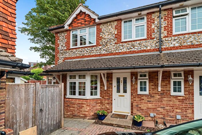 3 Bedroom Semi-Detached House For Sale In Lantern Close, Orpington, Kent, BR6