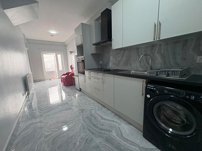 Studio To Rent In Carnanton Road, London, London, E17