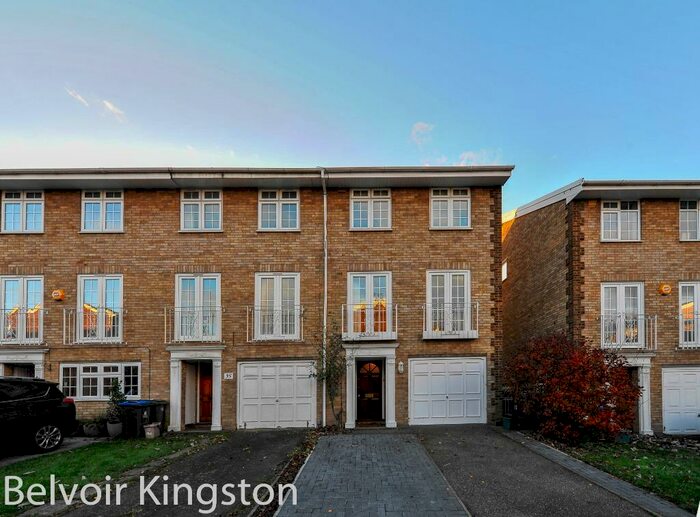 4 Bedroom Semi-Detached House To Rent In Selsdon Close, Kingston, KT6