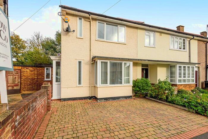 3 Bedroom Terraced House To Rent In Station Gardens, London, W4