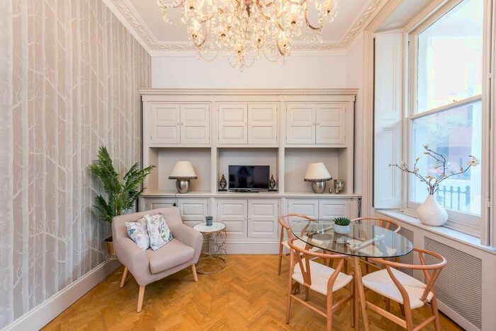 1 Bedroom Flat To Rent In Queens Gate, South Kensington, London, SW7