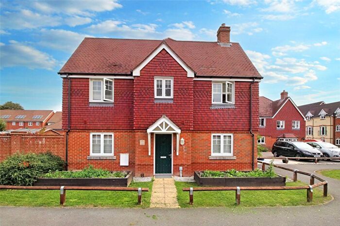 3 Bedroom Detached House To Rent In Garstons Way, Holybourne, Alton, Hampshire, GU34