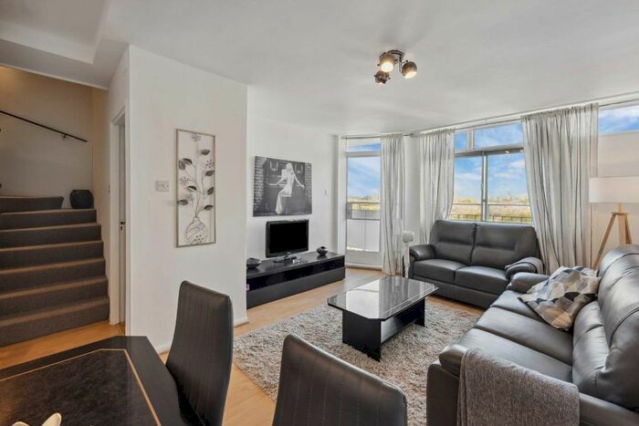 2 Bedroom Flat To Rent In Notting Hill Gate, London, W11