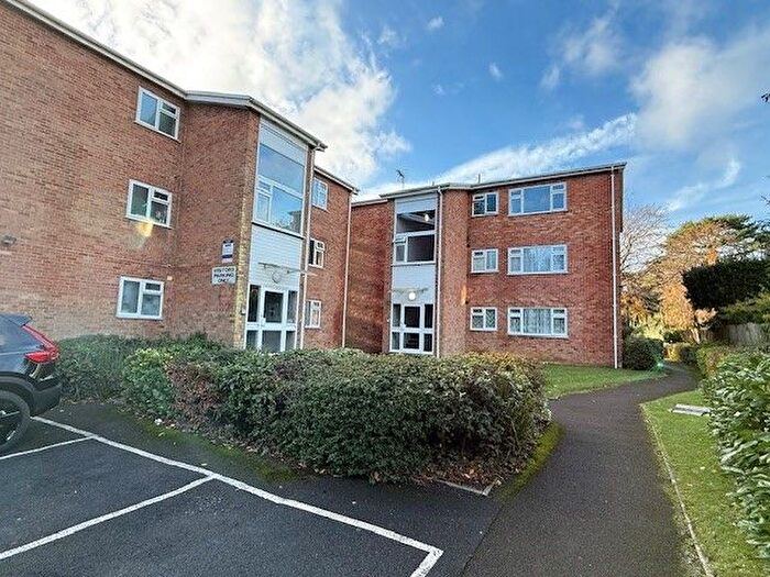 2 Bedroom Flat To Rent In Wimborne Road, Bournemouth, BH2