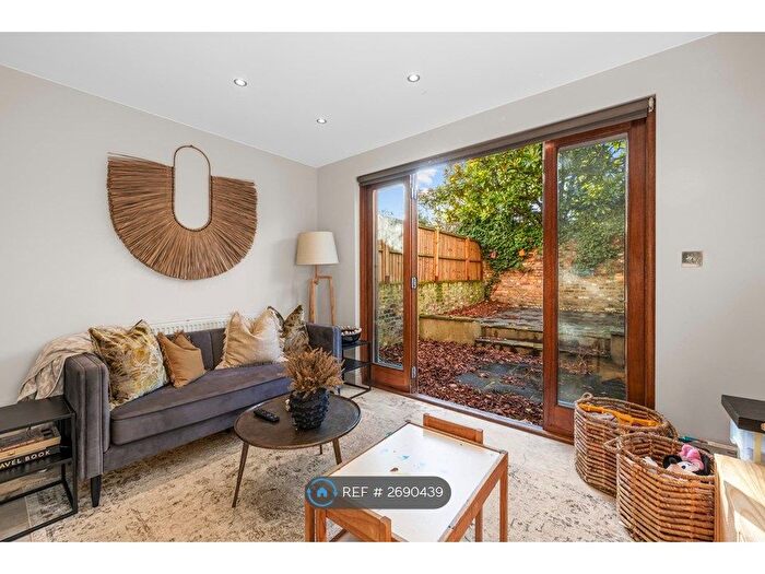 4 Bedroom Terraced House To Rent In London, London, N1