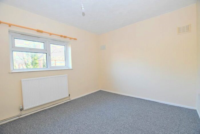 2 Bedroom Flat To Rent In Pembridge Road, Blurton, Stoke-On-Trent, ST3