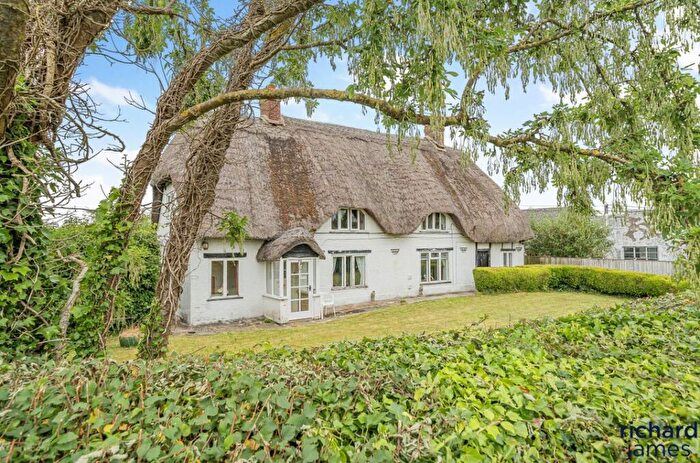 4 Bedroom Detached House For Sale In Chippenham Road, Lyneham, SN15