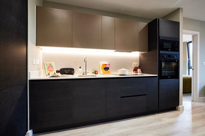 2 Bedroom Apartment To Rent In Hove Central, Boulevard Place Brighton, BN3