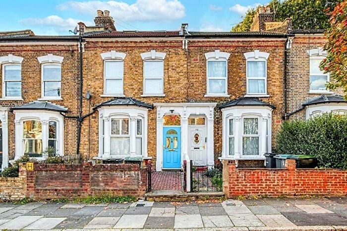 4 Bedroom Flat To Rent In Beaconsfield Road, Turnpike Lane, N15