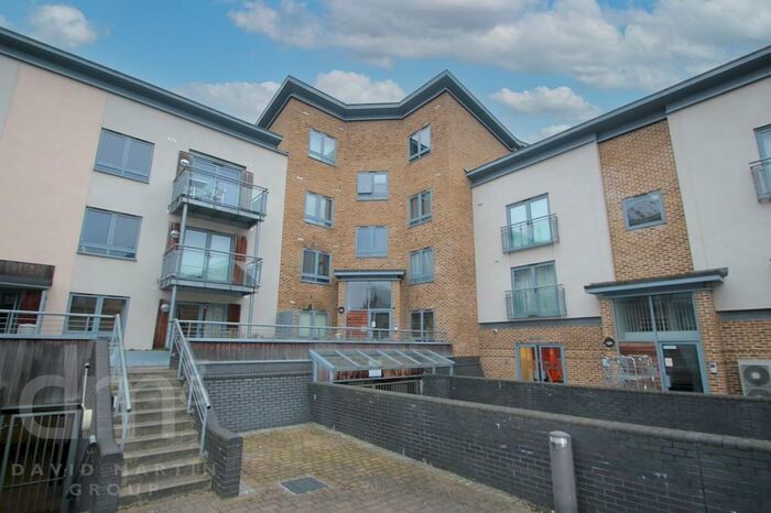 2 Bedroom Apartment To Rent In Quayside Drive, Colchester, CO2