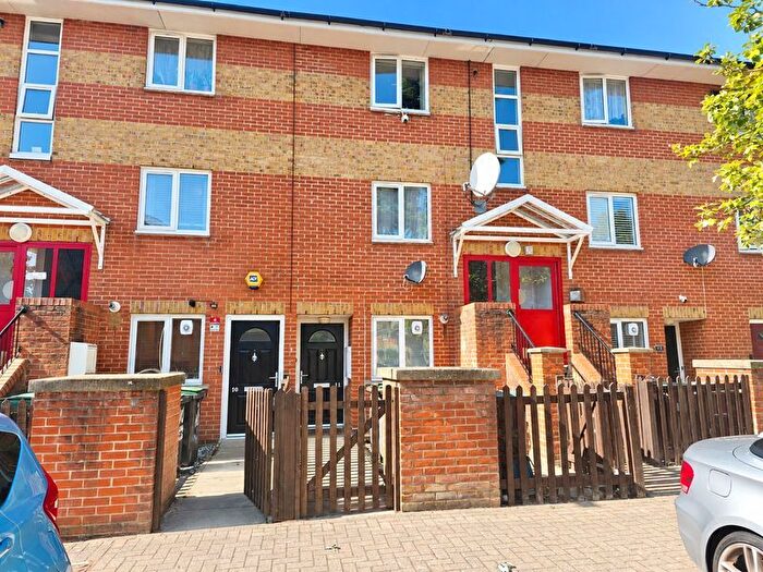 2 Bedroom Maisonette For Sale In Copperfield Drive, London, N15