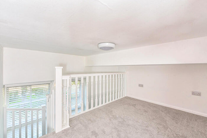 1 Bedroom Flat To Rent In Tower Road, Hindhead, GU26